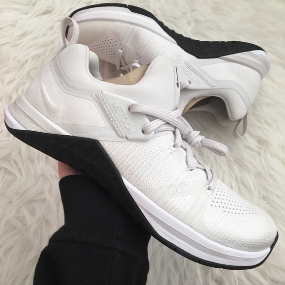 NEW Nike Metcon Flyknit 3 Women’s Sneakers - Picture 2 of 7